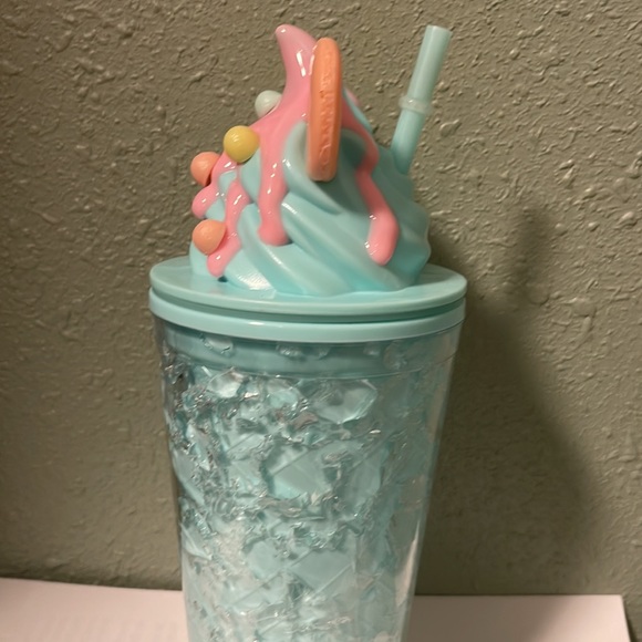 Cup with ice cream top - Picture 3 of 3